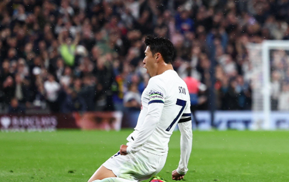 利物浦再度上演帽子戏法，孙兴慜后防线成筛子！的简单介绍