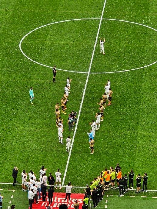 包含莫德里奇赛前列队欢迎那不勒斯，尊重对手尽显风度！的词条