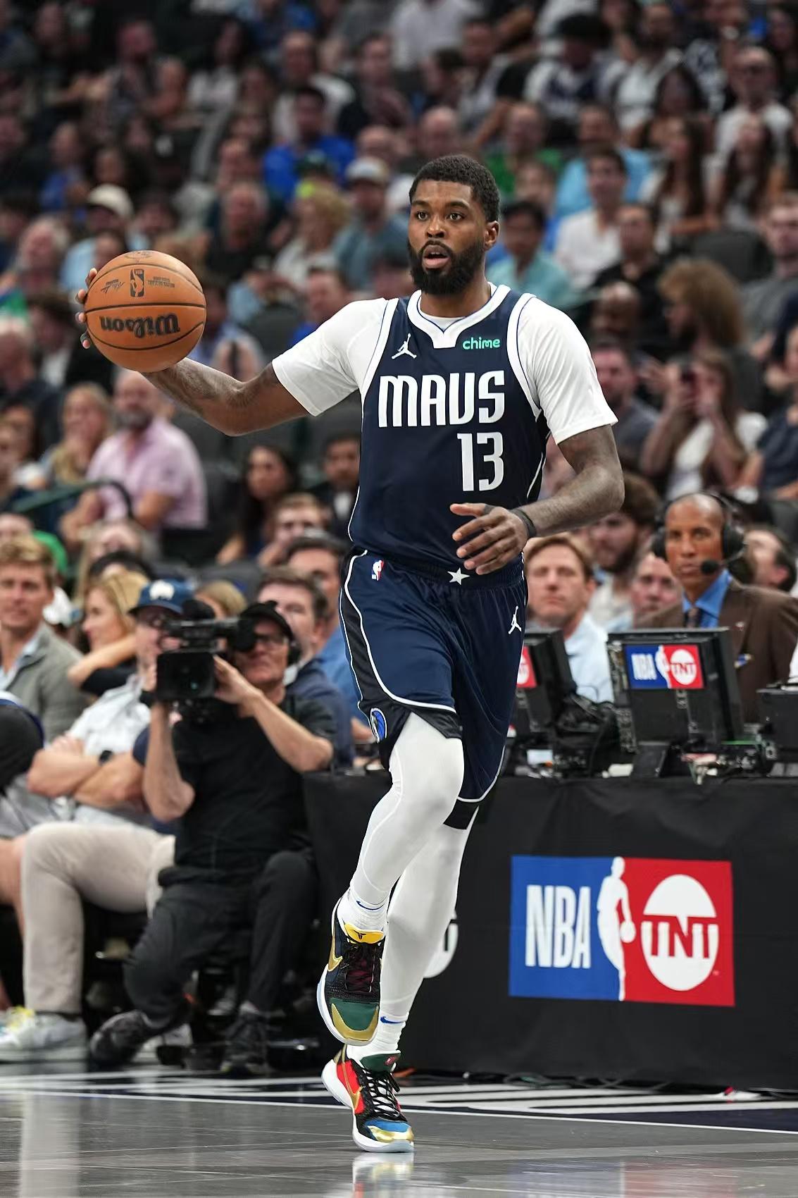  西亚卡姆在独行侠比赛中连败，爆冷引发热议！